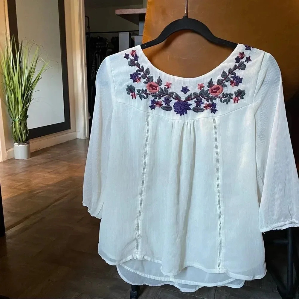 skies are blue embroidered top